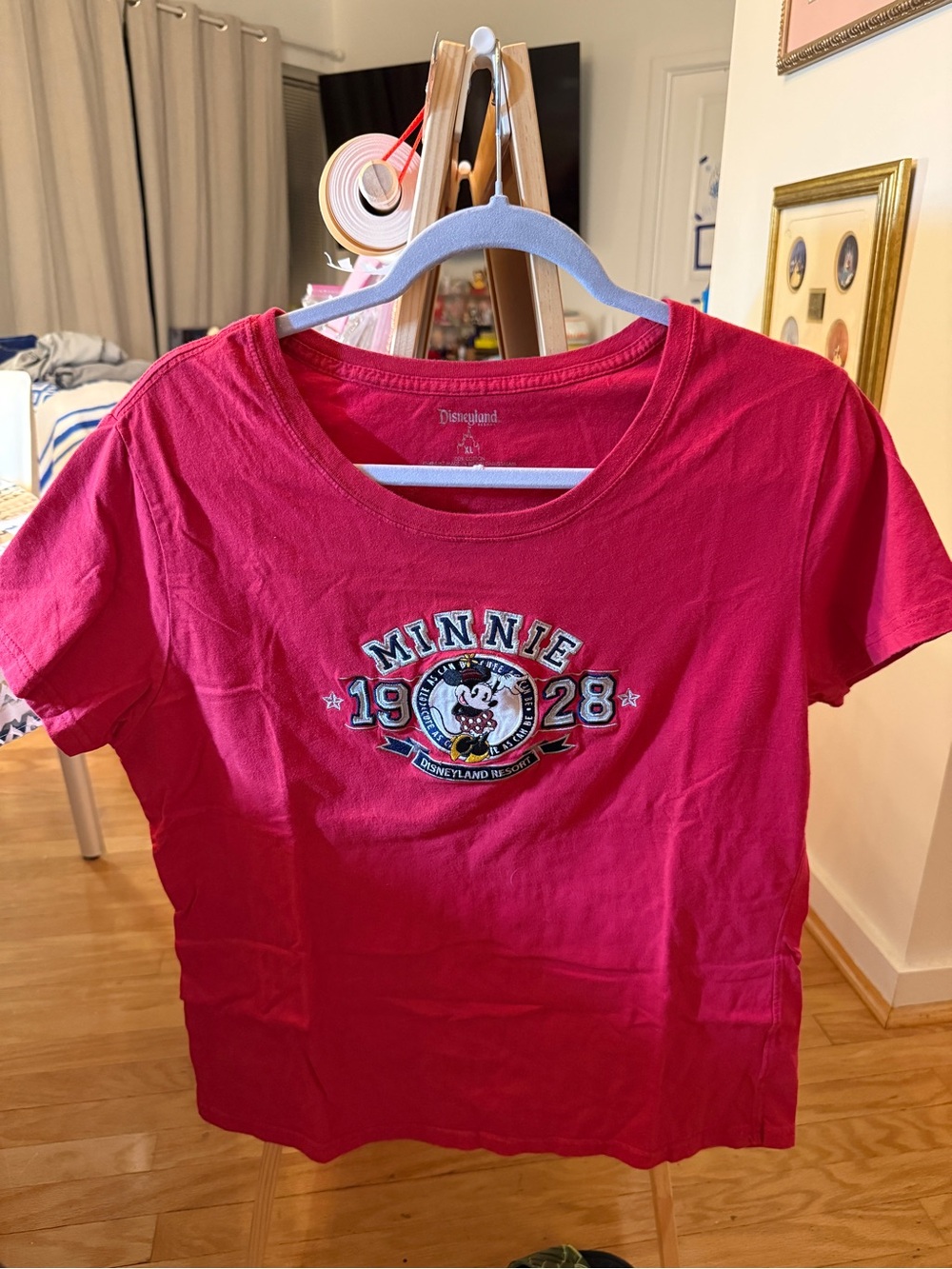 Disneyland Resort Minnie Mouse 1928 Embroidered Graphic T-Shirt Women’s XL Red